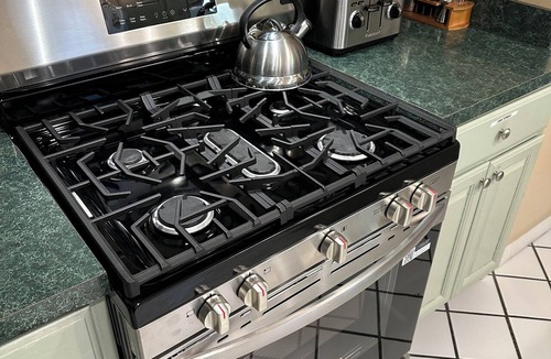 Codman Square Apartment | Beautiful Retreat close to Downtown Boston. Pets friendly.