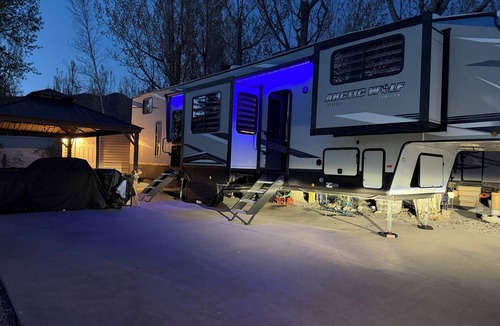 Thayne RV Rental | Beautiful Star Valley RV campground 5th wheel with pool, golf, & private gazebo