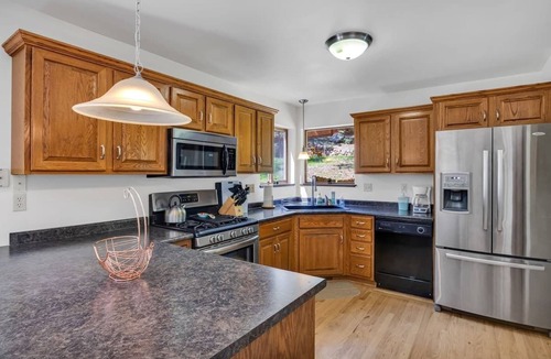 Woodland Park House | Beautiful mountain getaway with hot tub!