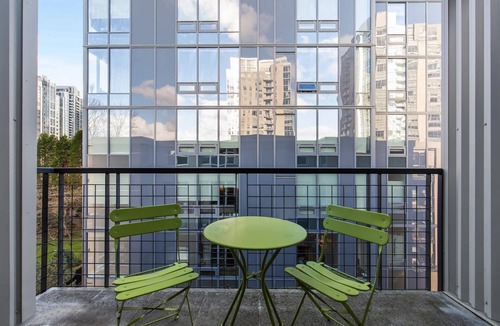 Northwest Bellevue Apartment | Bellevue | Modern 2BD/2BA Apartment