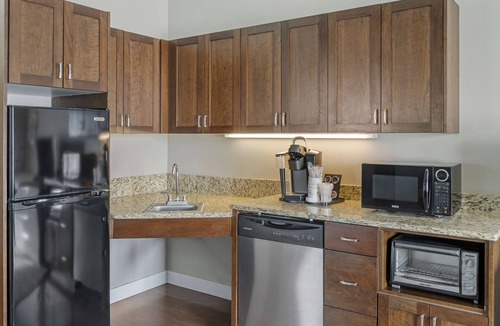 Omak Hotel | Best Western Plus Peppertree Inn At Omak