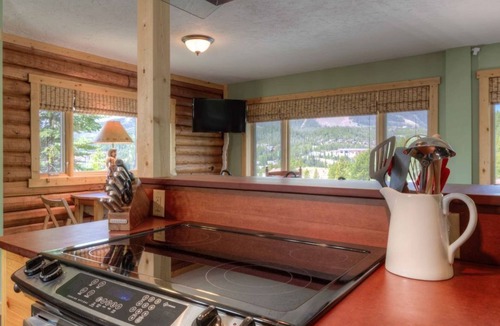 Big Sky House | Big Sky log cabin close to Big Sky Resort w/amazing views of Lone Peak - Washaki Cabin