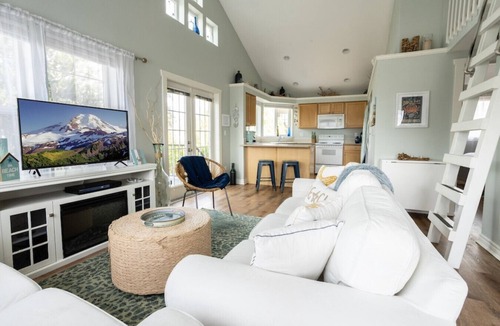 Birch Bay Villa | Birch Bay at Its Best — Peaceful, Walkable, and Right on the Water