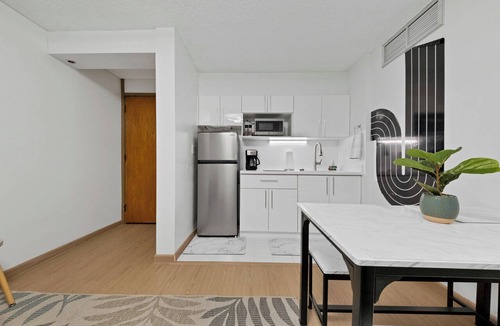 Downtown Honolulu Condo | Bishop Suites @ Executive Centre, Downtown Honolulu, Mountain View Suite #1612
