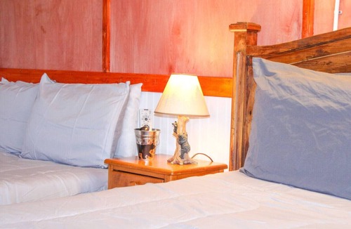 Howard Bed & Breakfast | Black Bear Lodge 6