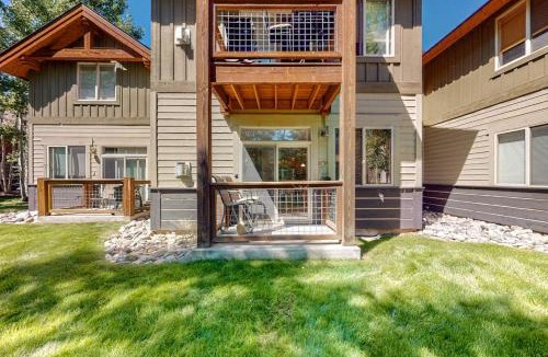Willow Grove Apartment | Blue River Bliss