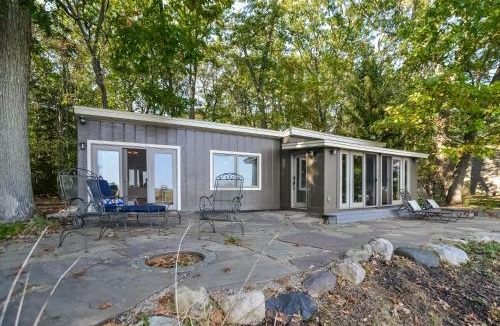 Saugatuck House | Blue Zen overlooking nature filled buoy beauty