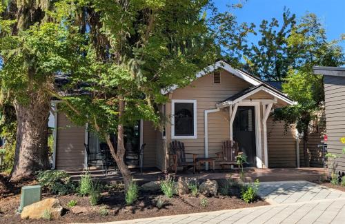 Old Bend House | Bluebird Day - River Gem Bungalow