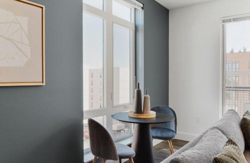 Squire Park Apartment | Blueground First Hill gym bbq game room SEA-744