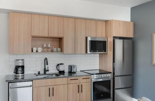 Squire Park Apartment | Blueground First Hill gym bbq game room SEA-744