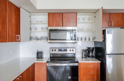 Northwest Bellevue Apartment | Blueground | Northwest Bellevue, balcony, nr Bellevue Park