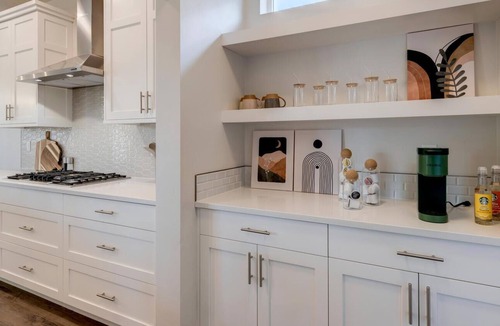 West Valley House | Boise's Hidden Gem! Cute 4 bed / 2.5 bath in a safe and central location.