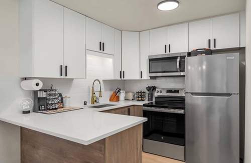 Lower Queen Anne Apartment | Brand New 2BR Queen Anne Condo, Designer's Taste