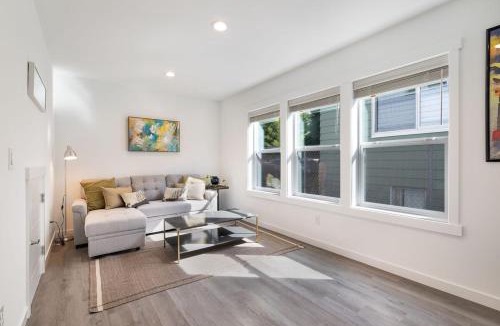 Greenwood House | Brand New Home 10min To Green Lake