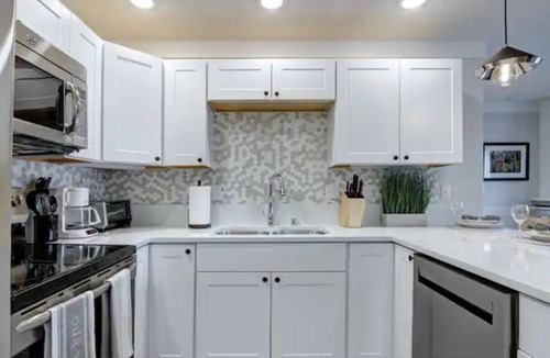 Midtown Anchorage Apartment | Breathtaking newly remodeled 2 bed, 1 bath unit