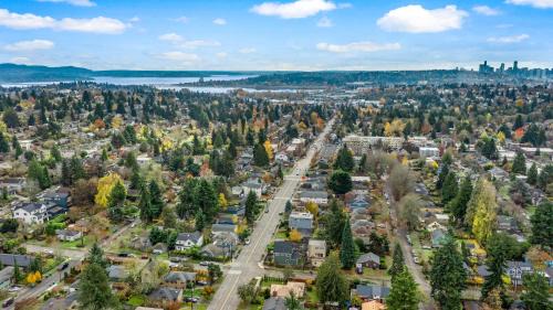 Ravenna Apartment | Bright 1BR Near UW & Local Parks