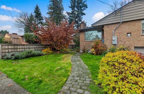 Ravenna Apartment | Bright 1BR Near UW & Local Parks