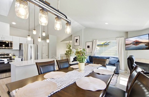 Maple Leaf House | Bright 3BR/2BA Retreat Near UW & Northgate Station