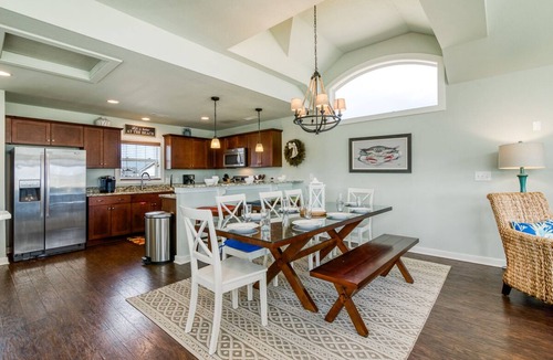 Whalehead Beach House | Bright and beautiful beach house in Corolla Bay, NC!