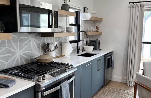 Curtis Park Apartment | Bright and Modern Studio Guesthouse - near RiNo!