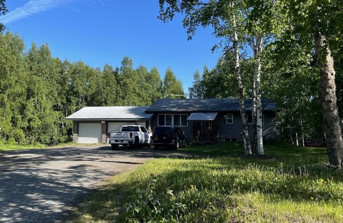 Abbott Loop Cottage | Bright and spacious upper unit, newly remodeled, on centrally located 1-acre lot