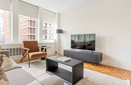 Prudential - St. Botolph Apartment | Bright Back Bay Studio w/W/D & Gym, nr Copley T, by Blueground