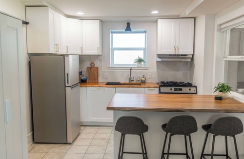 North Queen Anne Apartment | Bright Garden Studio in Queen Anne · Private Entrance · 10 Min to Downtown