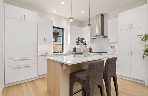 South Juanita Cottage | Bright + Modern DADU near Downtown Kirkland - Garage/EV +Private yard