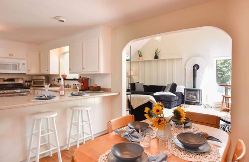 Marstons Mills House | Bright & Open Central A/C Dog Friendly!
