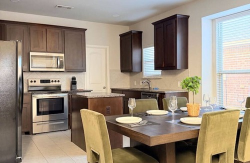 Denton House | Bright Open-Concept 4BR Home w/Huge Backyard