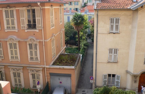 Mantega Apartment | Bright, quiet and centrally located apartment with balcony and air conditioning