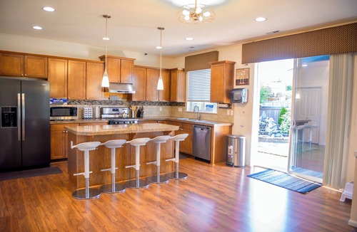 Kent House | BRIGHT & SPACIOUS MODERN HOUSE WITH GORGEOUS LANDSCAPE + AC SEATTLE-KENT