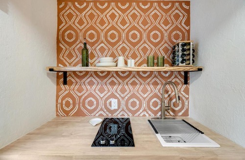 Manitou Springs Apartment | Bright Studio in Manitou Springs Walk Downtown