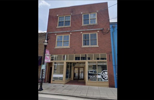Downtown Springfield Apartment | Broken Clock