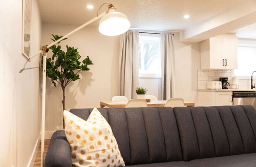 Kitchener House | Broken Oak B · Designer Dream Suite-2 bed/1 bed in Forest Heights
