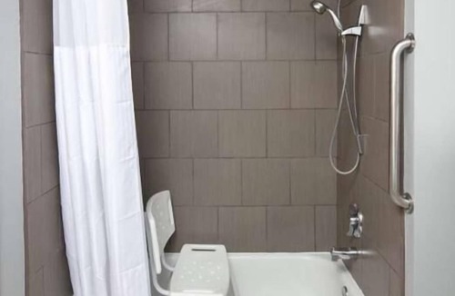 Sequim Hotel | Budget-Friendly Accommodations with Free Parking, Wifi, and Pool