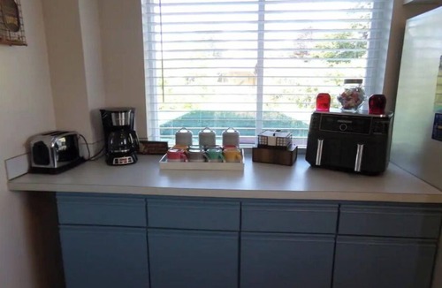 Long Beach House | Bugsy's By the Beach ~ Hot Tub, Hammock Station & A/C