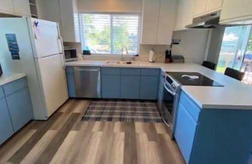 Long Beach House | Bugsy's By the Beach ~ Hot Tub, Hammock Station & A/C