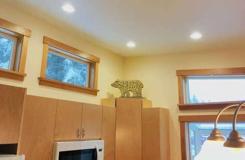 Mendenhall Valley House | Bungalow & Breakfast - On the Way To The Glacier!