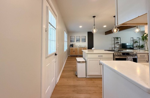 Myrtle Grove House | Bungalow Oasis! Central to Beaches for Groups w/Firepit, Yard & Outdoor Shower