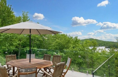 Saint-Denis-de-Brompton House | The Rock of Little Brompton Lake