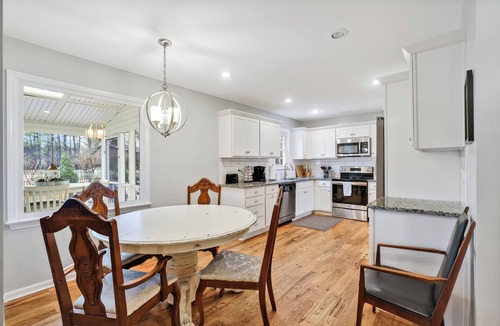 Eagles Nest House | CA Style Sanctuary 4BR3BA house with Heated Saltwater Pool and Hot Tub