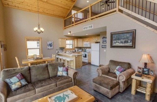Walker House | Cabin 109 - Open Loft/Modern/Clean/Comfortable