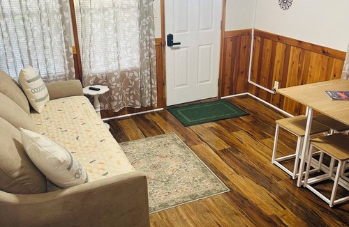 Texanna Cabin | Cabin 2: Cozy Tiny Cabin, Sleeps 4, Pet Friendly