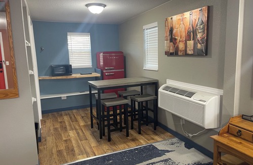 Longmont Hotel | Cabins on Main Longmont