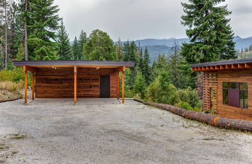 Leavenworth House | Camp Howard: A modern getaway in Leavenworth, WA minutes from Steven's Pass