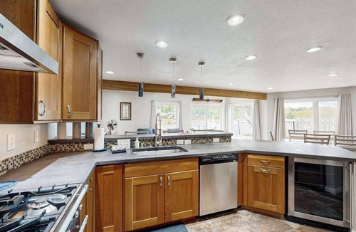 Bayshore - Klatt House | Campbell Lake Escape | Waterfront Estate | Dock