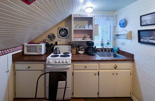 Seaview House | Captain's Cottage – A Unique Vintage stay & Nautical Retreat