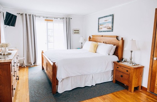 Forked River Bed & Breakfast | Captain's Cottage