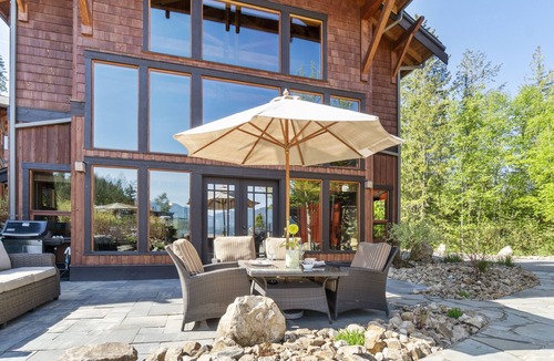 Blind Bay House | Carmel Beach Private Lodges - Unit #9. Lakefront 4 bedroom lodge.